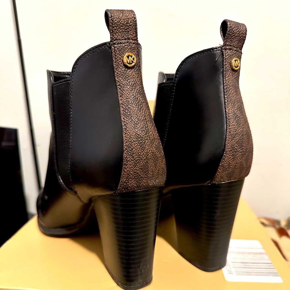 Michael Kors Evaline Heeled Booties slip-on Chelsea boot 9M